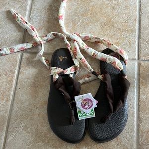 Sanuk lace up sandals